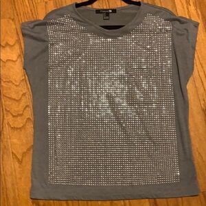 Sleeveless gray top 